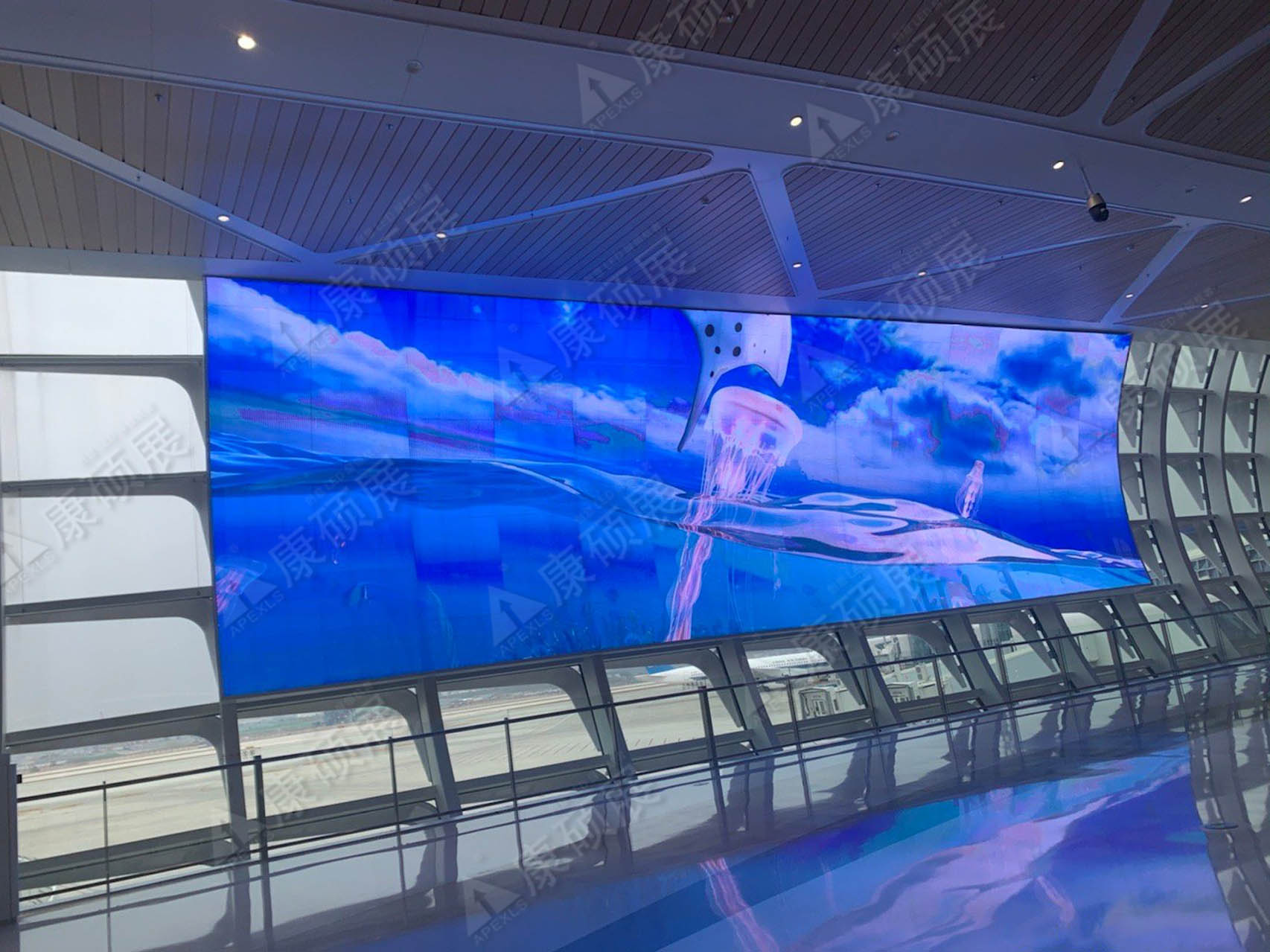 深圳机场卫星厅LED透明屏